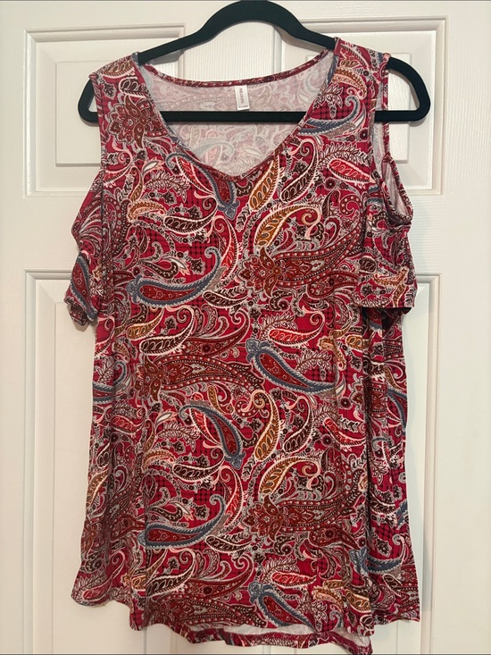 Niloufo Tops - Women's Red Paisley Cold-Shoulder Tank Top